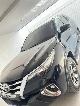 TOYOTA HILUX SW4 2.8 SRX DIAMOND 4X4 7 LUGARES 16V TURBO INTERCOOLER DIESEL 4P AUTOMÁTICO